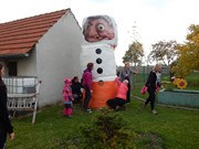 Převlékáme čarodějnici za Obří Halloweenskou mrkvodýni